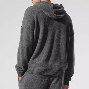 Sweat à capuche unisexe en polaire chaude d'hiver avec cordon de serrage, broderie OOM et strass, coupe courte, épaules tombantes, pull personnalisé en sherpa uni - Product Image 3