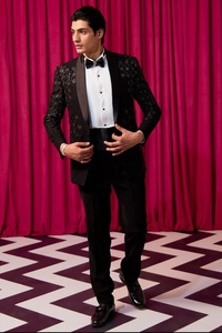 ชุดสูททักซิโด้สำหรับผู้ชายชุดสูทแต่งงานทรงสลิมฟิตสีทึบวัสดุผลิตตามสั่ง - Product Image 3