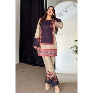 ชุดเซ็ตแฟนซีลำลองพร้อมเสื้อแขนสามส่วนผ้าริบพิมพ์ลายดิจิทัลสวยงาม - Product Image 2