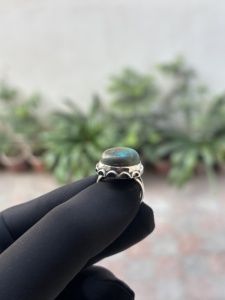 Bague de mariage moderne en argent sterling 925 faite à la main avec pierre précieuse chrysocolle taille ronde pour fêtes, prix d'usine en gros - Product Image 3