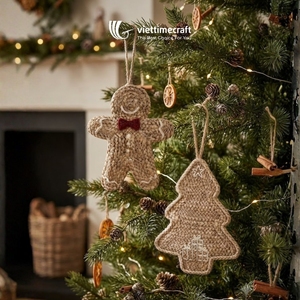 Adorno navideño de yute hecho a mano con forma de hombre de jengibre y árbol, decoración colgante de estilo rústico con apliques bordados. - Product Image 3