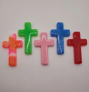 Croix carrée en résine ILAHI, motif folklorique découpé, design simple, bords lisses, couleurs vibrantes, haute qualité - Product Image 1