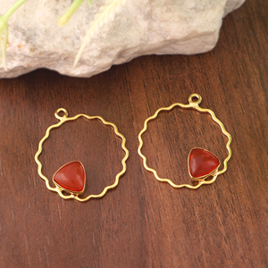 ตัวเชื่อมต่อต่างหูทรงสามเหลี่ยมขนาด 8 มม. ทำจากทองเหลืองแท้ ประดับด้วยคาร์เนเลียนสีแดง ชุบทอง 18k แบบวงกลมเดี่ยว สำหรับงานขายส่ง - Product Image 2