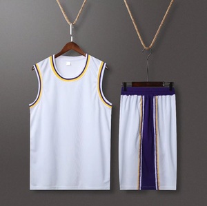 Ensemble de maillot de basket-ball noir pour hommes, débardeur en maille sans manches avec bordure jaune et violette et short à motif étoile, polyester respirant - Product Image 2
