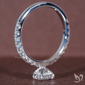 Anillo de compromiso y aniversario con diamante de laboratorio de corte princesa de 0.5 quilates certificado por IGI en oro macizo de 10 quilates - Product Image 4