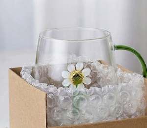 Vaso de Vidrio Transparente con Diseño de Margaritas y Asa Verde para Tiendas de Artículos para el Hogar, Minoristas de Artículos para el Hogar, Regalo Unisex - Product Image 4