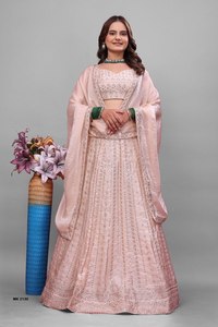 Ensemble de lehenga traditionnel rose pâle pour femmes, brodé et orné de sequins, pour mariage, style Inde/Pakistan - Product Image 3