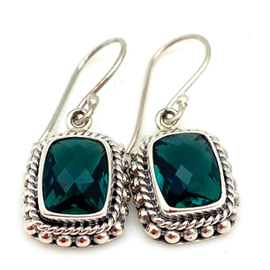 Boucles d'oreilles vintage en argent sterling et quartz vert, faites à la main, élégantes, bijoux pour femmes, pour mariage, fête, cadeau - Product Image 1
