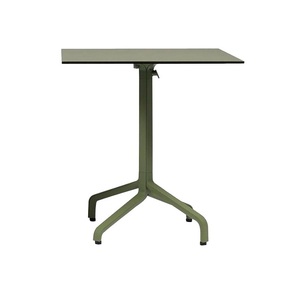 Table basse classique en métal avec plateau en verre, solution de mobilier durable pour les thèmes de décoration intérieure modernes et luxueux. - Product Image 5