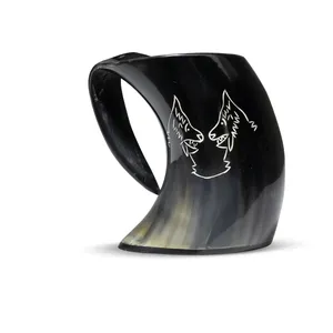 Mug en corne de buffle fait main, forme naturelle, motif loup sculpté, durable, objet d'art de collection - Product Image 2