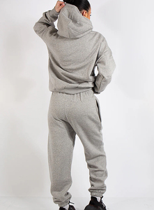 Ensemble de survêtement décontracté deux pièces à capuche pour femme, respirant, écologique, coupe oversize, avec logo personnalisé, idéal pour l'entraînement et le jogging, collection automne-hiver - Product Image 2
