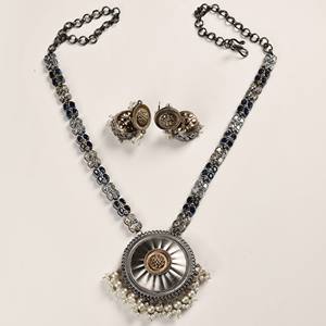 Ensemble de pendentifs vintage en forme de disque royal en acier inoxydable plaqué or antique et argent, motif floral bohème avec pierres de zircon, pour mariage féminin - Product Image 5