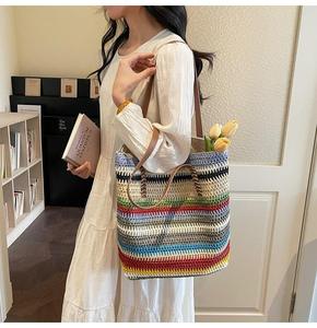 Sac en fil naturel, sac fourre-tout d'été, tissu tissé à rayures, sac à bandoulière chic pour la plage, artisanat durable fait main - Product Image 2