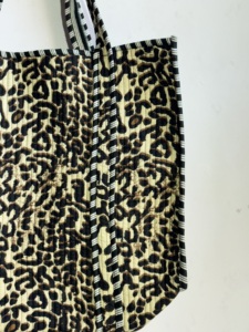 Sac fourre-tout en toile à imprimé léopard, sac de shopping tendance à ouverture supérieure, utilisation toutes saisons - Product Image 2