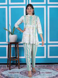 Ensemble coordonné décontracté pour femme, imprimé floral, avec tunique de créateur et pantalon droit, style ethnique - Product Image 1