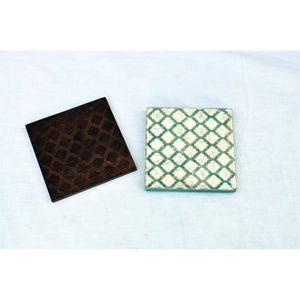 Juego de Posavasos Cuadrados de Madera Hechos a Mano al por Mayor |   Posavasos Vintage con Diseño Floral Tallado |   Posavasos de Madera de Mango para Tazas de Té y Café, Decoración para el Hogar - Product Image 5