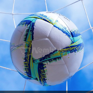 Ballon de football de haute qualité, durable et écologique pour les jeux en plein air, les équipes de jeunes, les activités scolaires et l'entraînement - Product Image 3