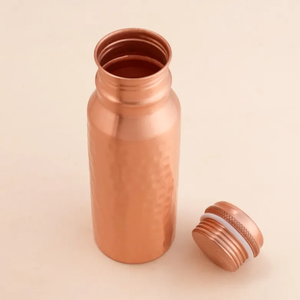 Bouteille d'eau en cuivre pur martelé de qualité supérieure, fabriquée à la main, pour achat en gros - Product Image 2