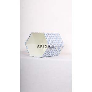 Poubelle élégante hexagonale pliable en coton et carton, faite à la main, imprimée, pour usage intérieur/extérieur, rue et bureau - Product Image 4