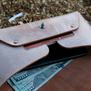 Cartera de cuero genuino para efectivo, compacta y portátil, con interior espacioso, cierre seguro, costuras de primera calidad y elegante diseño. - Product Image 3