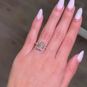 Anillo de Compromiso Tishya con Diamante de 3 Quilates, Corte Radiante, Halo Oculto, Engaste de Puntas, Certificado por Terceros, Oro Blanco Sólido de 14K para Mujer - Product Image 6