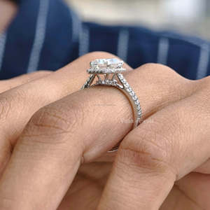 แหวนหมั้นผู้หญิงทรงคลาสสิกประดับโมอิสซาไนต์ทรงเรเดียนท์คัท น้ำหนัก 2.35 กะรัต ตัวเรือนเงินแท้ 925 ของขวัญแต่งงาน ประดับเพชรแบบฮาโลพาเว่ - Product Image 3