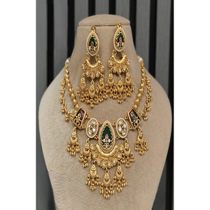 Magnifique ensemble collier et boucles d'oreilles en moissanite plaqué or de qualité supérieure, style antique, pour collection de mariage. - Product Image 1
