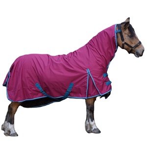 Alfombra de caballo de invierno con forro polar y protección impermeable con diseño de manta de hoja estándar para uso en exteriores - Product Image 1