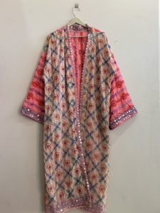เสื้อคลุมกิโมโนปักมือแบบดั้งเดิม ของขวัญสำหรับเพื่อนเจ้าสาว - Product Image 2
