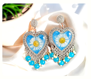 Boucles d'oreilles tendance faites à la main en résine époxy avec fleurs séchées, en métal plaqué argent, style Jhumka, pendantes florales, bijoux ethniques bohèmes vintage - Product Image 6