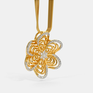 สร้อยคอจี้เพชรเพาะเลี้ยงรูปดอกไม้เคลือบทองคำเหลือง - Product Image 6