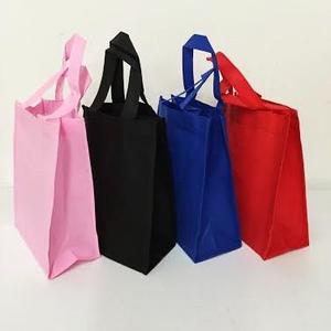 Lot de 8 sacs fourre-tout écologiques réutilisables en non-tissé, à fond plat avec soufflet, vierges, personnalisables avec logo, prêts à l'emploi, vente en gros, promotionnels - Product Image 2