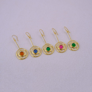 Pendientes Colgantes Geométricos Rosa Fucsia - Chapados en Oro, Estilo Bohemio, Hechos a Mano con Gemas, Joyería de Latón, Regalo para Mujer - Product Image 6