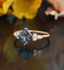 Bague de fiançailles de luxe en argent sterling 925 avec alexandrite taille princesse et pierre précieuse à changement de couleur pour mariage et cadeau de mariée - Product Image 1