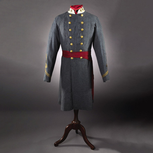 Manteau de cérémonie américain vintage reconstitué, style historique, sur mesure - Product Image 2
