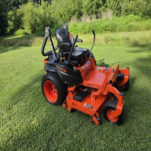 Tondeuse à gazon Kubota Z422 à braquage zéro pour usage commercial, dotée d'un moteur puissant pour une gestion professionnelle des pelouses - Product Image 1