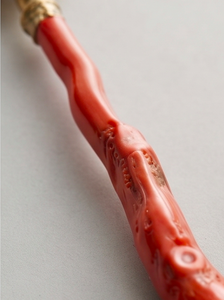 Service de couverts vintage plaqué or avec manches rouge corail, idéal pour les mariages et la mise en table. - Product Image 2