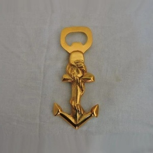 Grande demande Ouvre-bouteille en métal de haute qualité Plaqué or Conception simple en relief Logo de couleur personnalisé Accessoire de mariage d'hôtel de luxe - Product Image 4