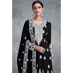 Beau costume pour femme avec broderie de paillettes multi-aiguilles - Product Image 5