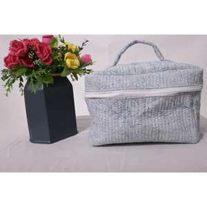 Grande trousse de maquillage matelassée en coton à motif floral, fermeture éclair, légère, pour voyage, organisateur, usage quotidien, pochette cosmétique faite à la main - Product Image 2