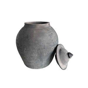 Jarrón Rústico Estilo Pueblo Cipriota con Tapa, Recipiente Decorativo de Cerámica Gris, Pieza Decorativa Tradicional Hecha a Mano para el Hogar - Product Image 2