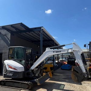 รถขุดขนาดเล็ก Bobcatts E32 พร้อมระบบไฮดรอลิก ประกอบด้วยเครื่องยนต์ ปั๊ม และมอเตอร์ ในราคาที่คุ้มค่า - Product Image 1