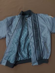 Venta al por mayor de chaquetas de béisbol personalizadas Oxford para hombre, chaqueta bomber bordada de satén - Product Image 4