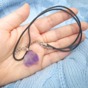 Collar de piedra de cristal natural de amatista púrpura colgante collar de piedra de nacimiento - Product Image 1