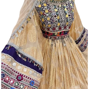 Robe afghane Kuchi rose faite à la main sur mesure de qualité supérieure pour femme, avec un grand volant et un nouveau motif floral. - Product Image 4