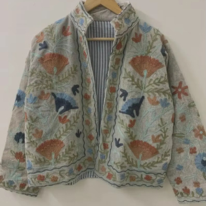 Chaqueta corta de terciopelo Suzani bordada, chaqueta corta para festivales, chaqueta unisex para mujer, regalo para esposa, bolero nupcial. - Product Image 1