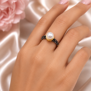 Anillo de Compromiso Unisex de Plata de Ley 925 de Alta Calidad con Perla Natural, Gema Lisa, Cabujón, Corte Facetado y Engaste de Bisel - Product Image 1