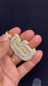 Colgante de Letra Personalizada con Moissanita Real de Corte Baguette de 2.10Ct, Chapado en Oro Amarillo de 14K sobre Plata de Ley, Certificado por Terceros, Estilo Hip Hop - Product Image 4