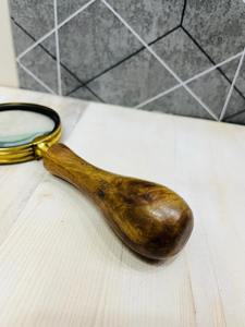 Loupe grossissante de 3 pouces en laiton avec poignée ronde en bois - Product Image 2