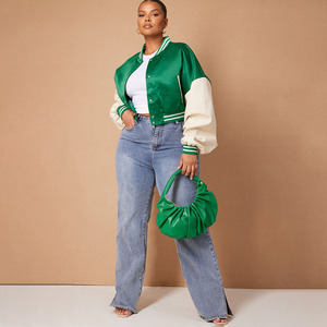 แจ็คเก็ตเบสบอลวาร์ซิตี้คุณภาพพรีเมียมสำหรับผู้หญิง หนังวัวแท้ ทรงครอปเข้ารูป ปักโลโก้ตามสั่ง พิมพ์ลาย ผ้าคอตตอนผสม - Product Image 4